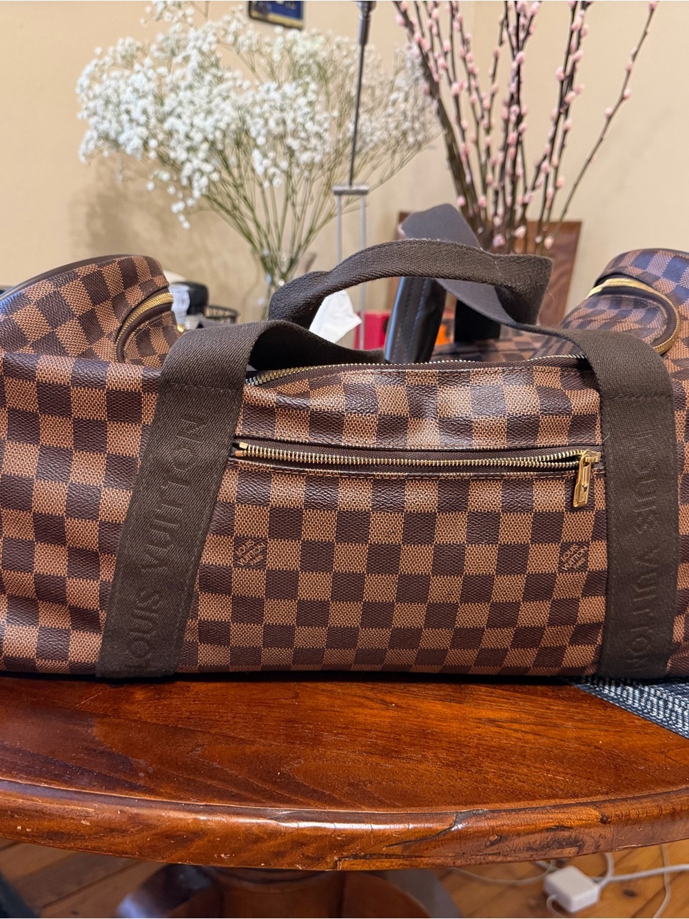 Louis Vuitton
Damier Ebene Neo Eole 55